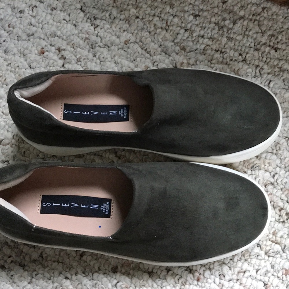 Steve Madden slip ons
